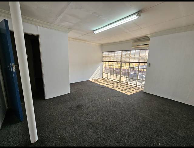 558M² WAREHOUSE TO LET IN JET PARK